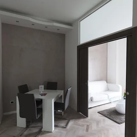 Apartahotel Angioini *